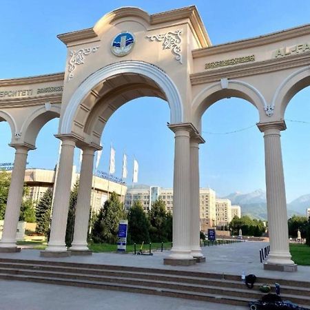 Отличная Квартира Со Всеми Удобствами. Almaty Extérieur photo