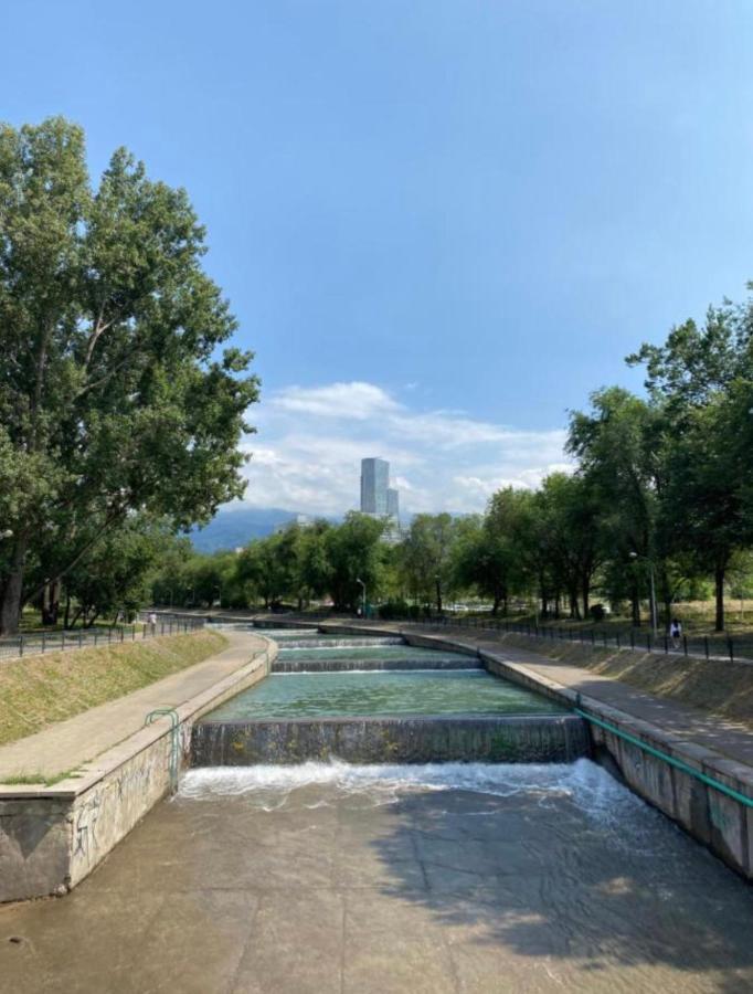 Отличная Квартира Со Всеми Удобствами. Almaty Extérieur photo